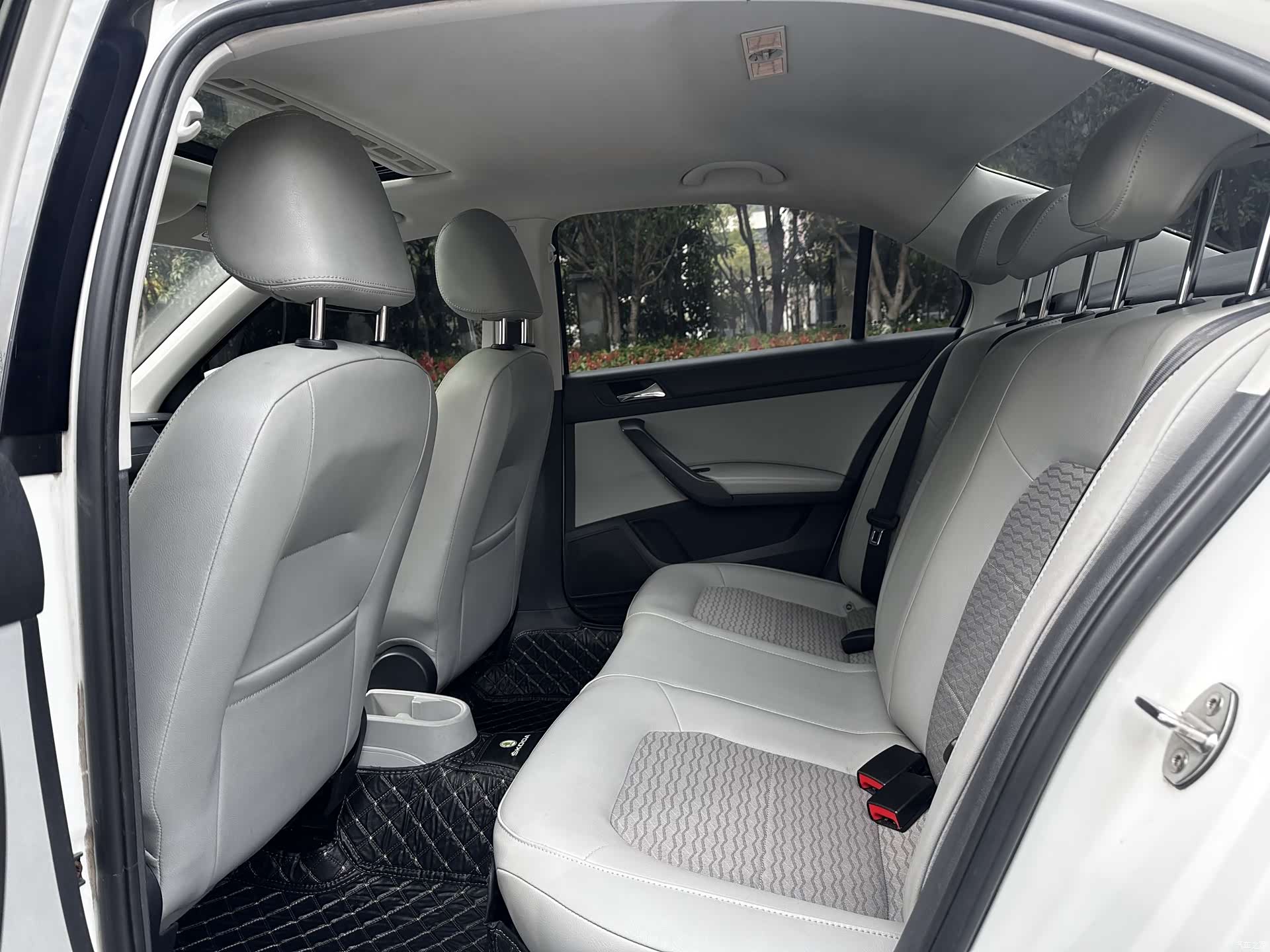 Skoda Rapid, 2017 9