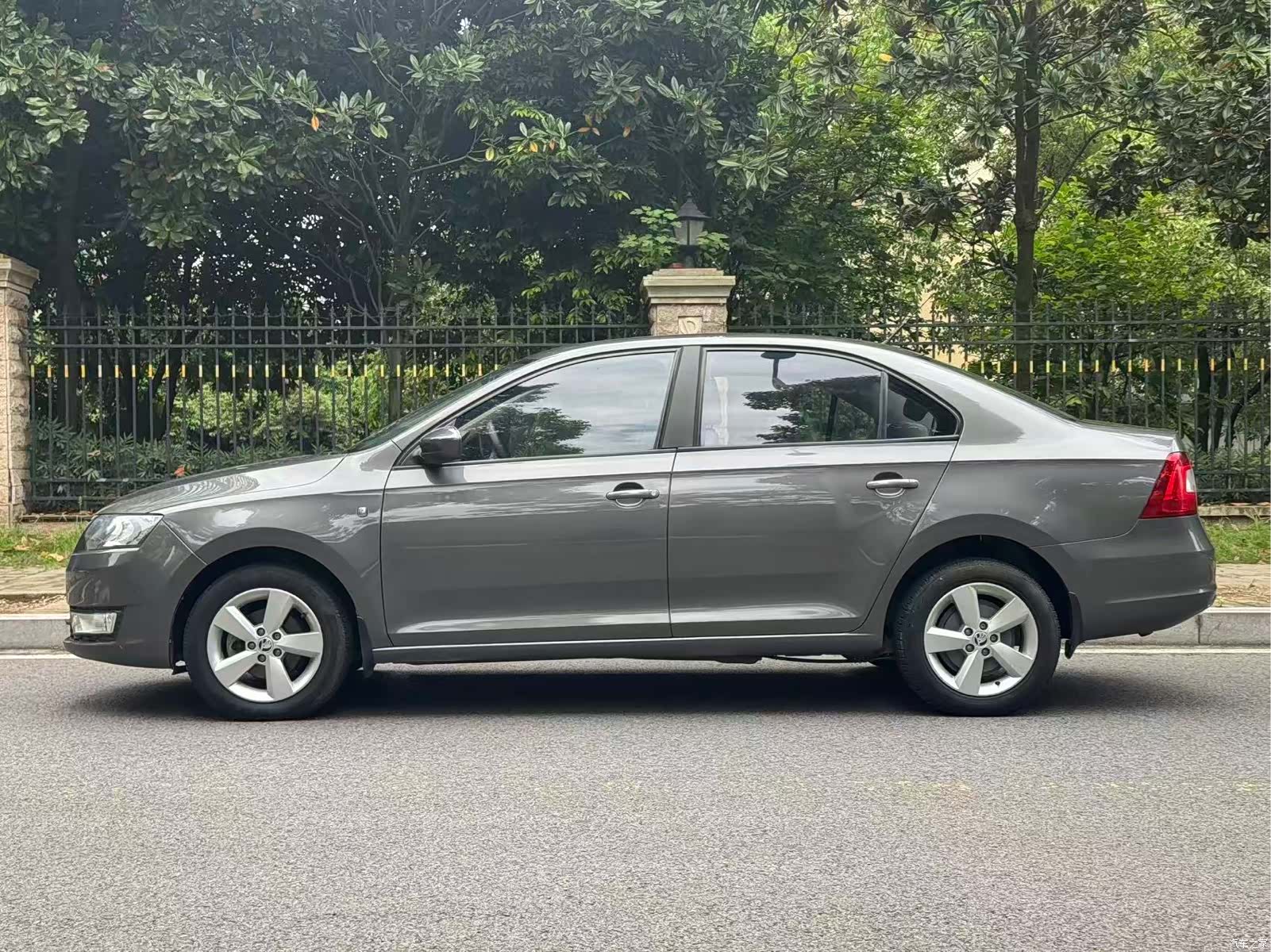 Skoda Rapid, 2014 8