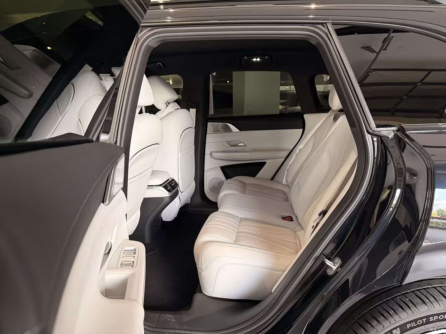Xpeng G9, 2023 8