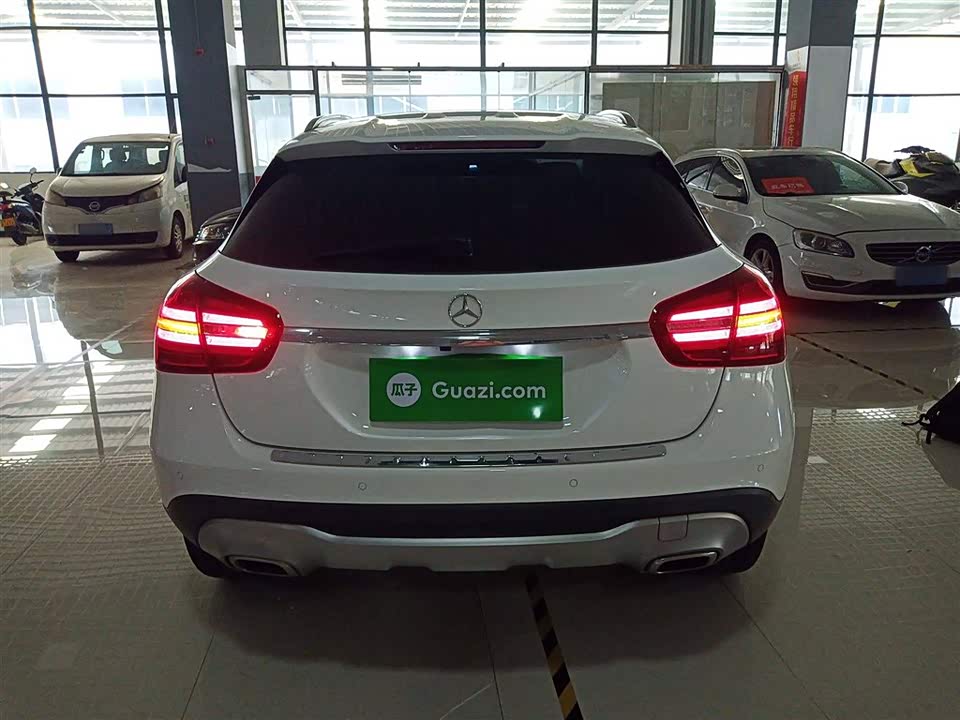 Mercedes-Benz GLA Mercedes-Benz GLA
