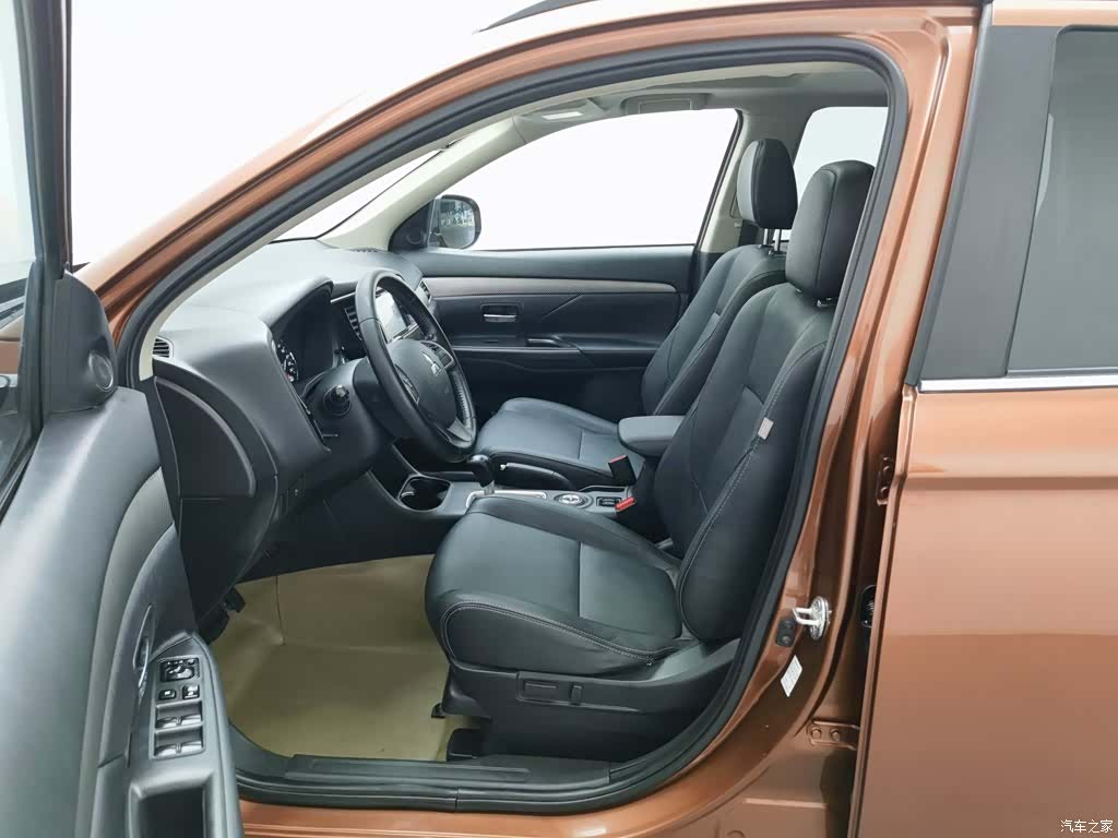 Mitsubishi Outlander, 2014 10