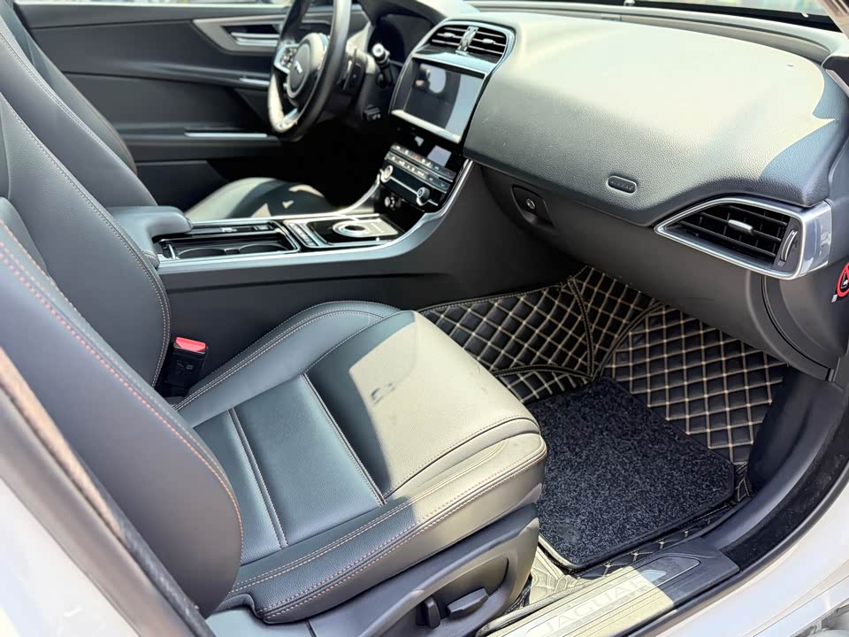 Jaguar XEL Jaguar XEL