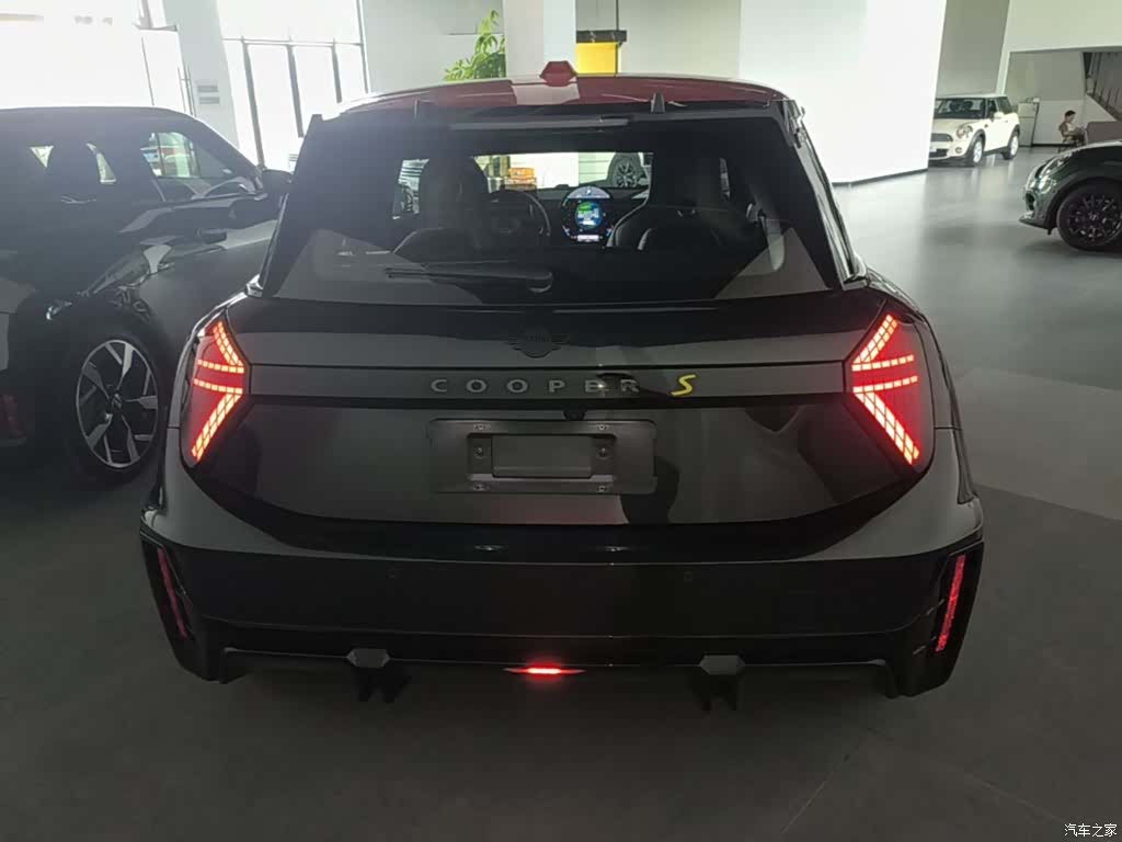 Mini Cooper, 2024 6