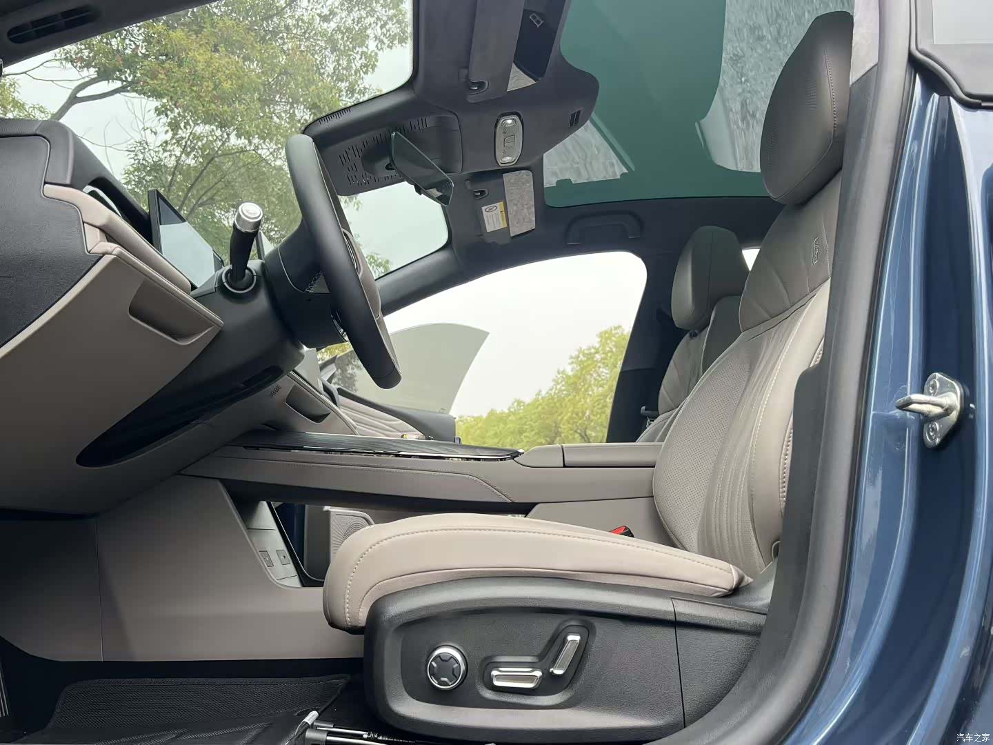 Geely 8, 2025 4