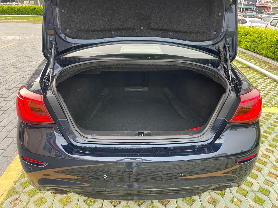 Infiniti Q70 Infiniti Q70