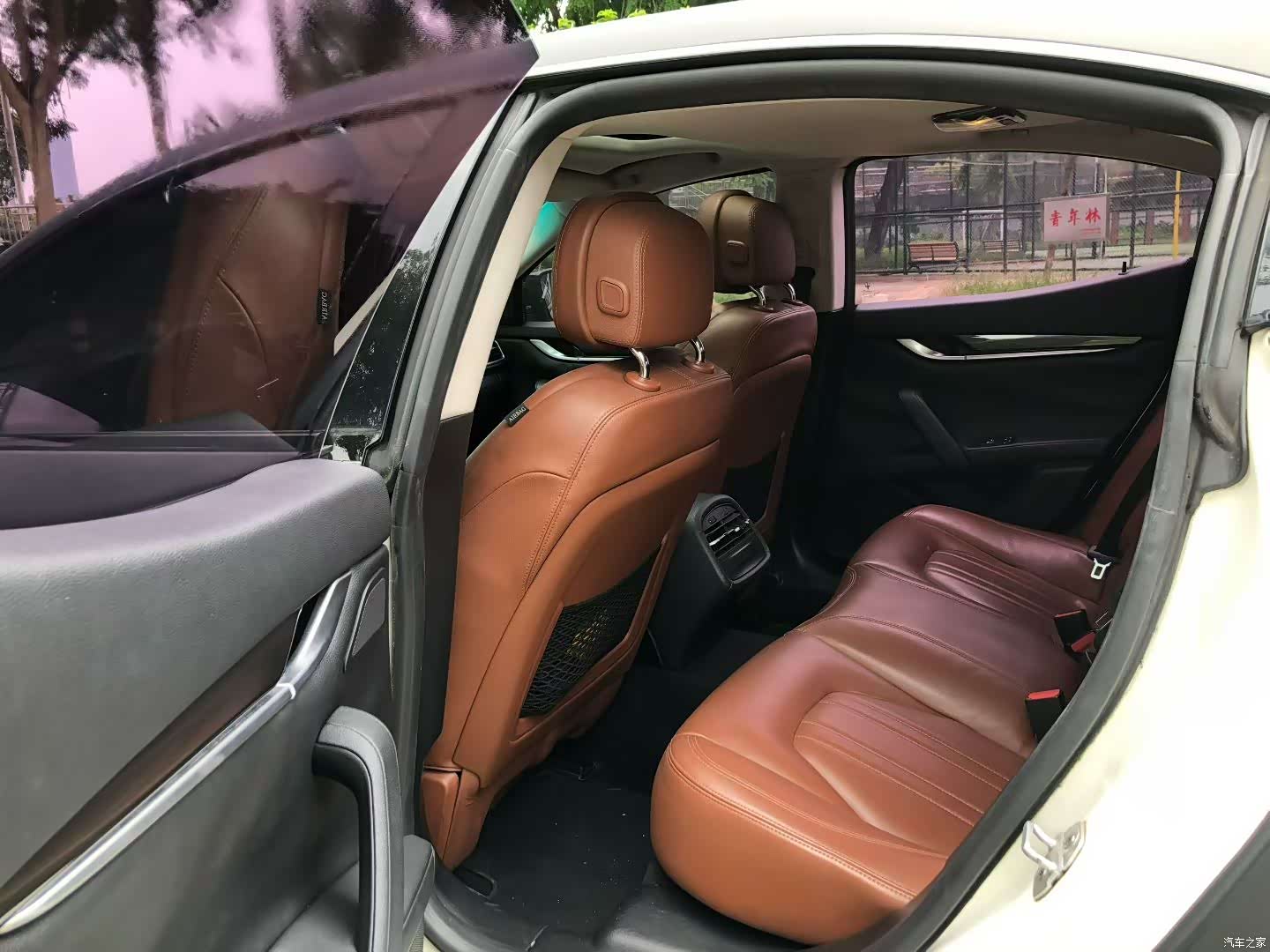 Maserati Ghibli, 2015 8