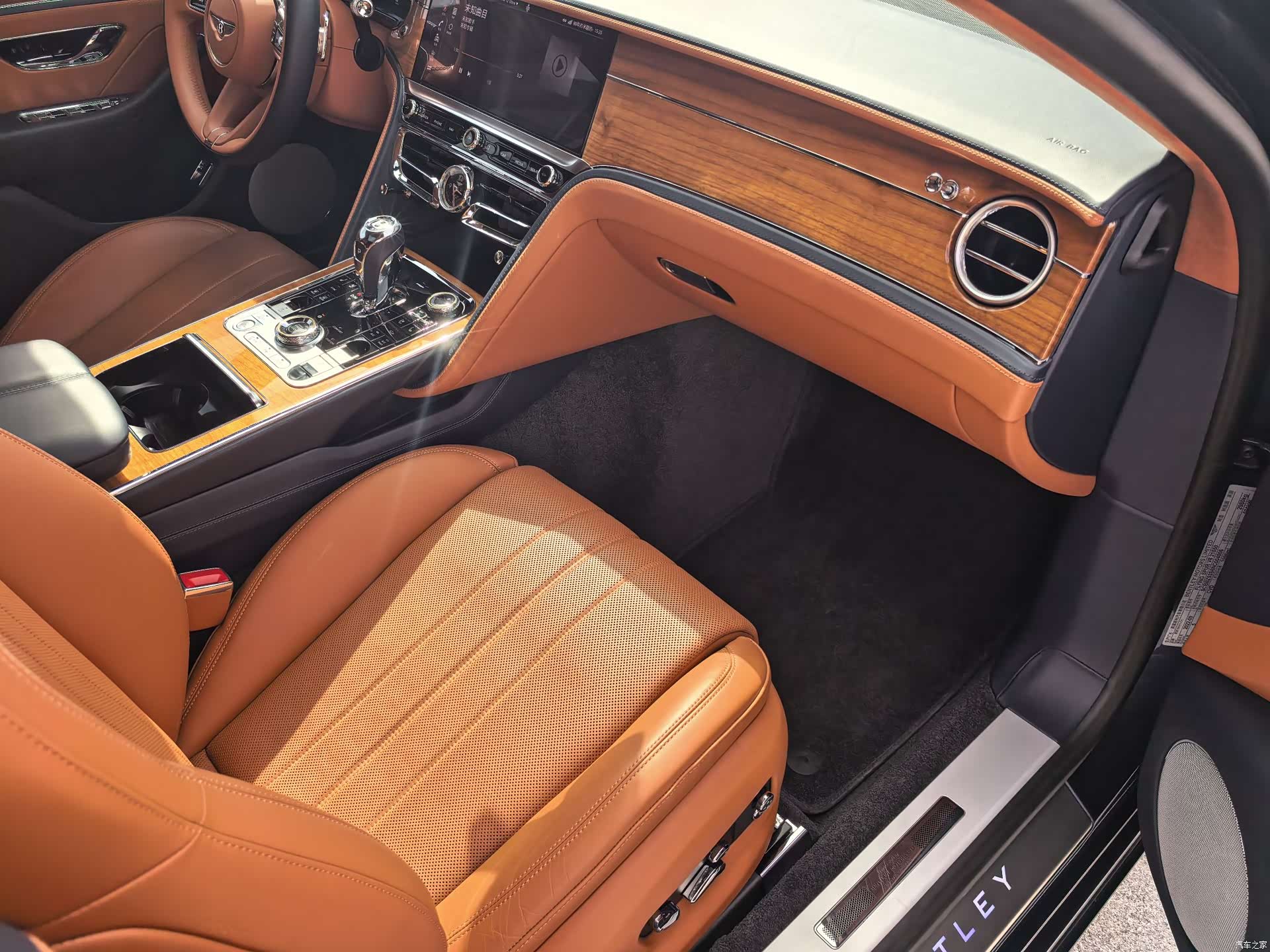 Bentley Flying Spur, 2023 13