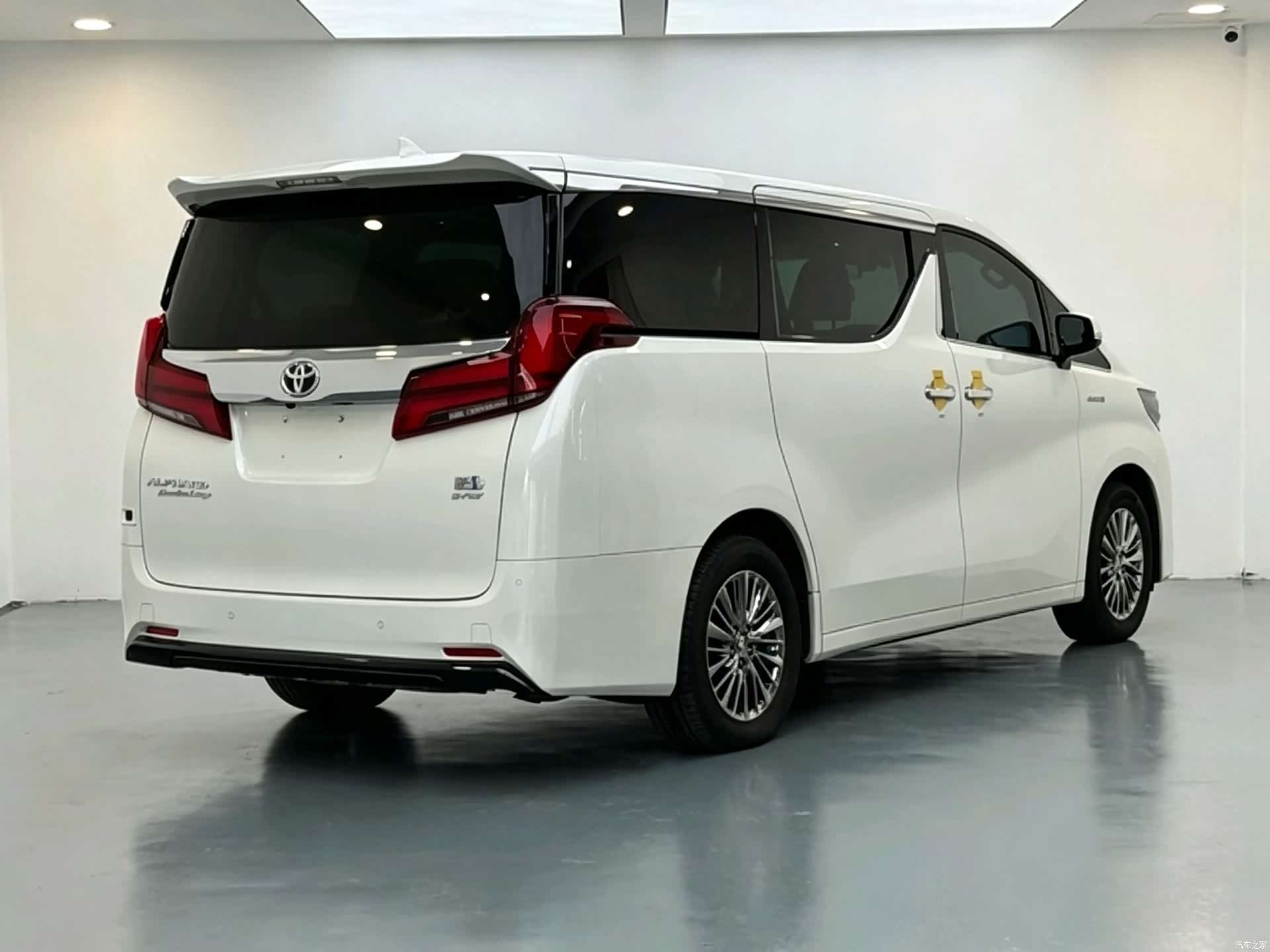 Toyota Alphard, 2021 11