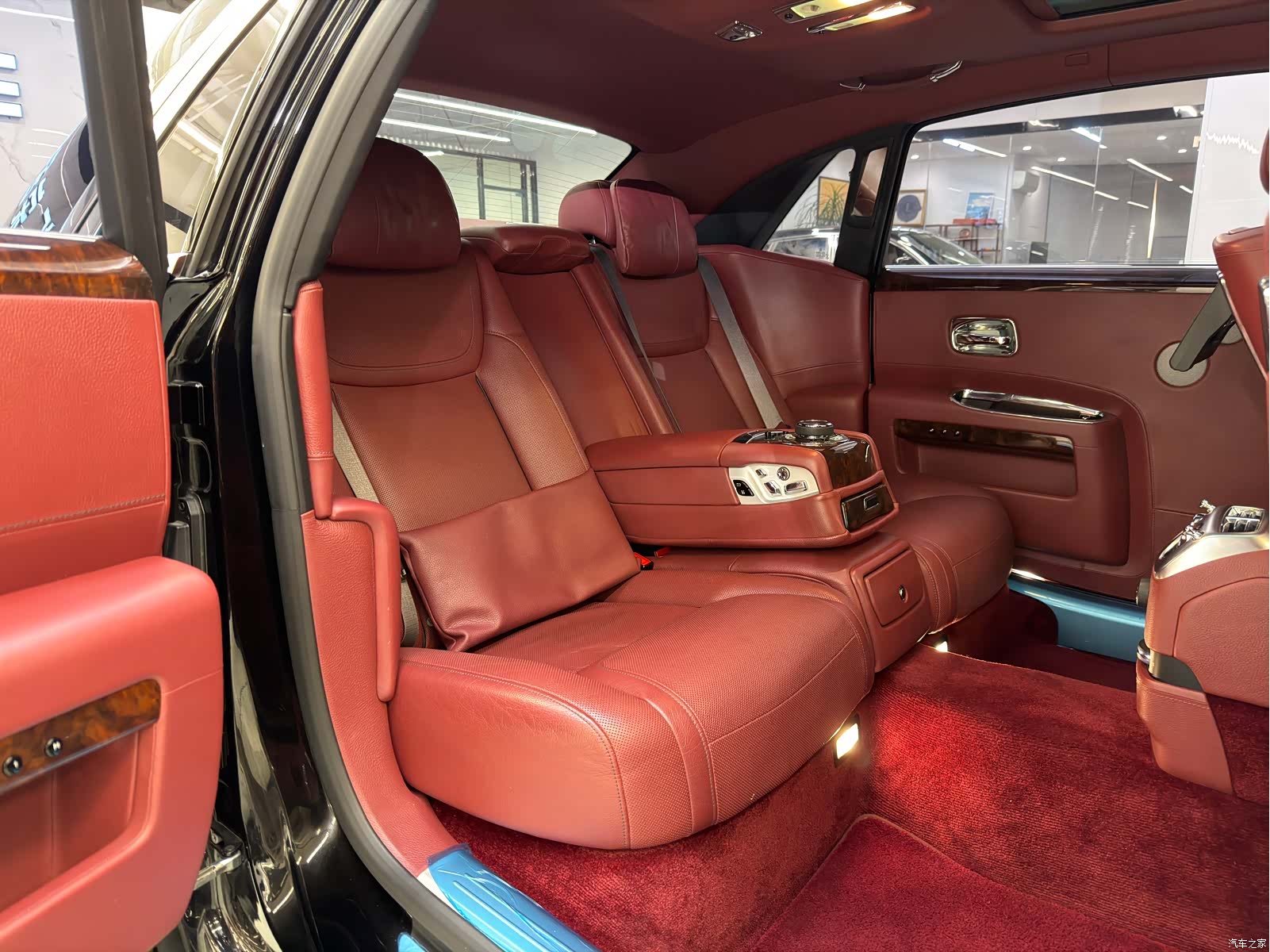 Rolls-Royce Ghost, 2018 9