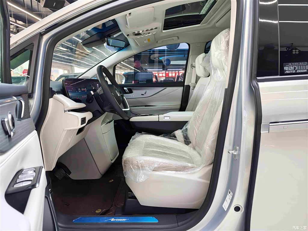 Buick GL8, 2025 4