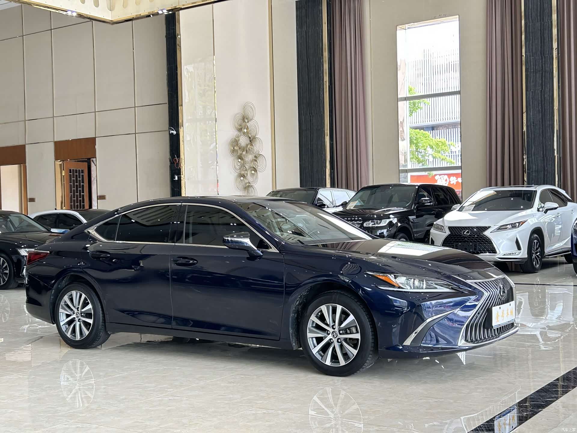Lexus ES, 2020 3
