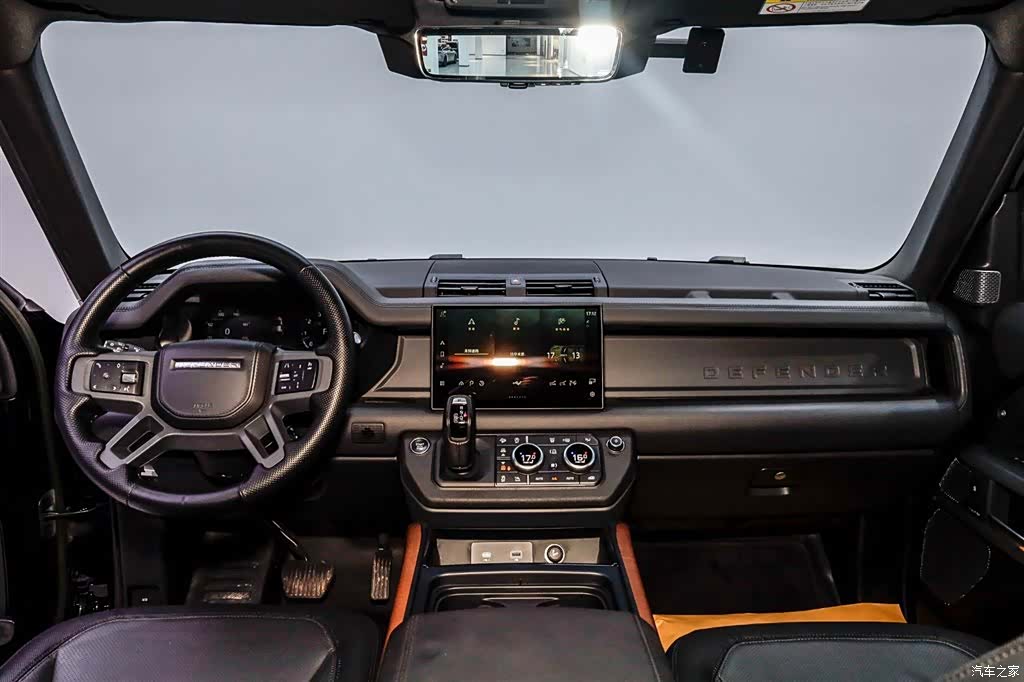 Land Rover Defender, 2023 25