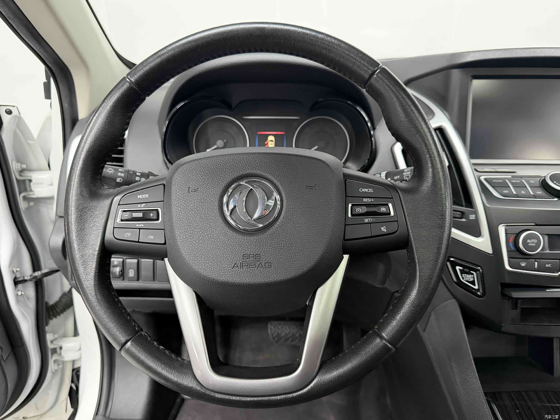 DongFeng AX7, 2017 14