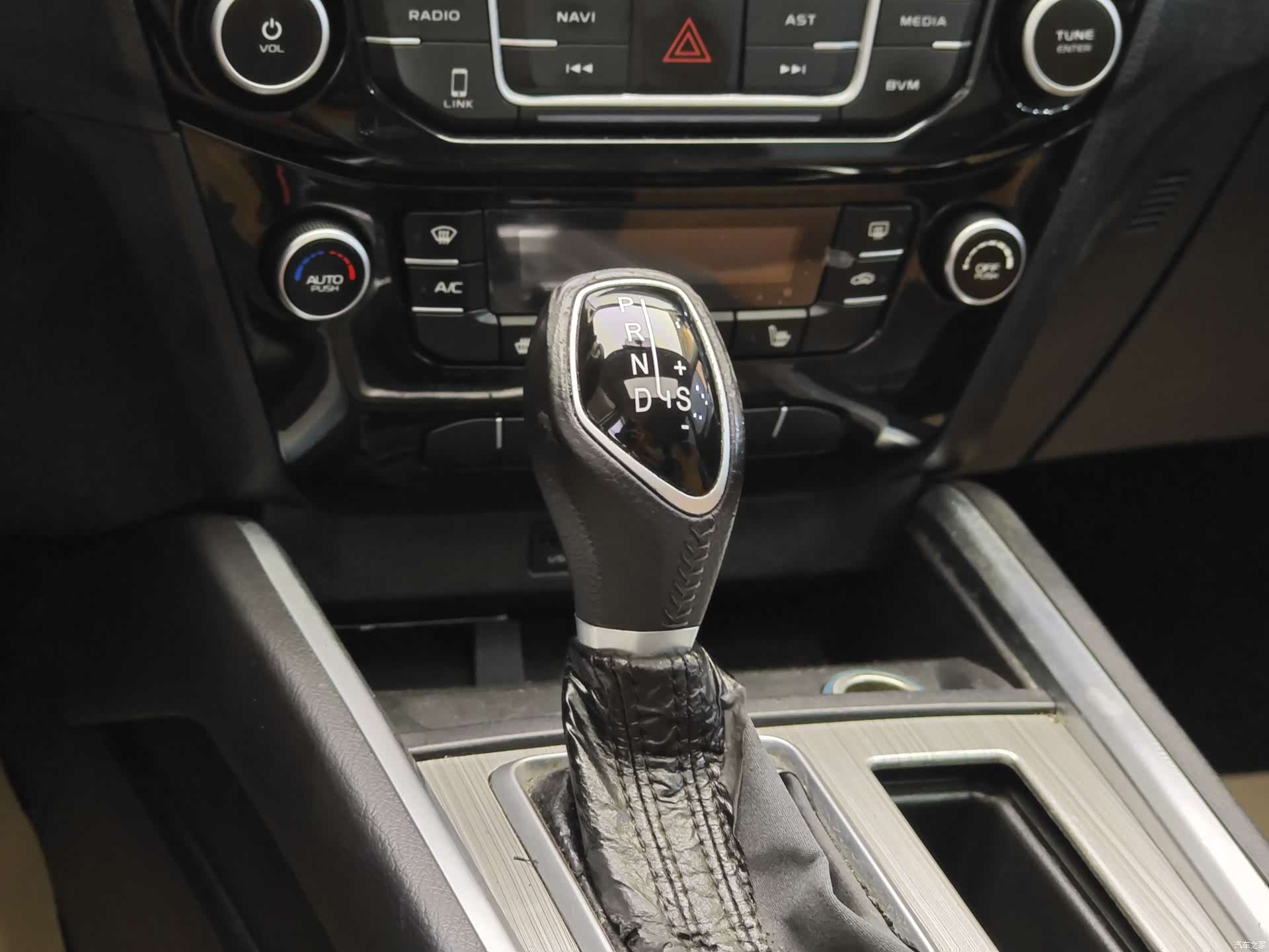 Geely X6, 2016 17