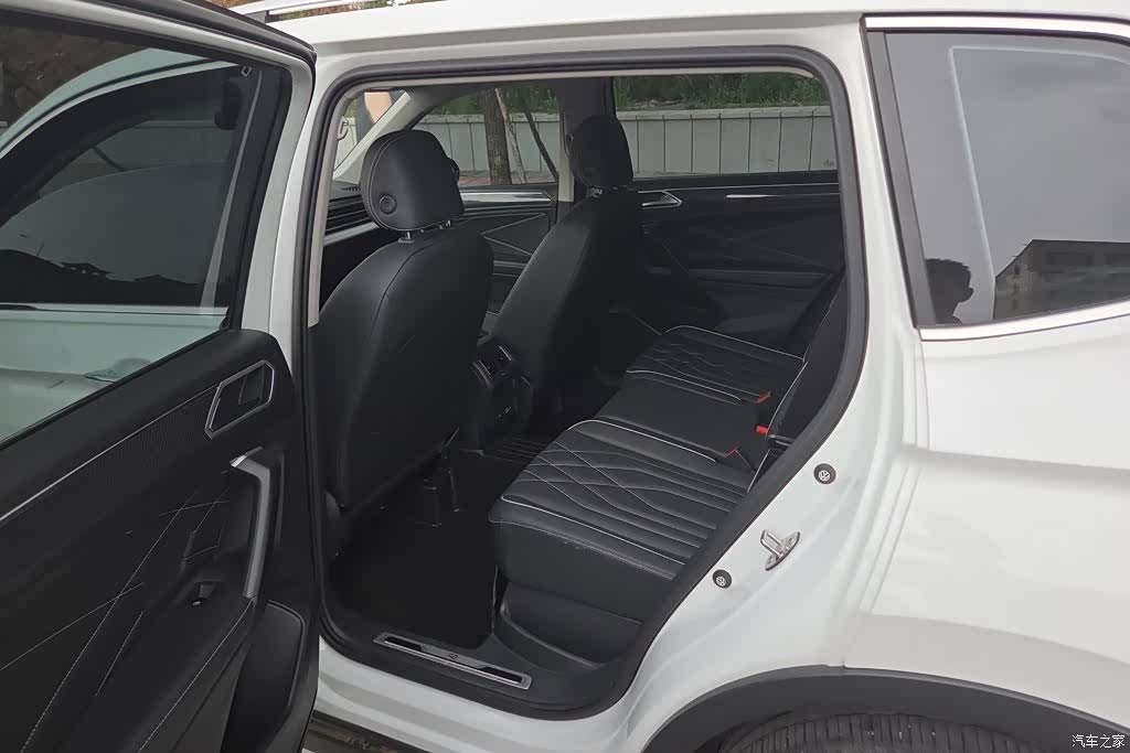 Volkswagen Tiguan L, 2024 11