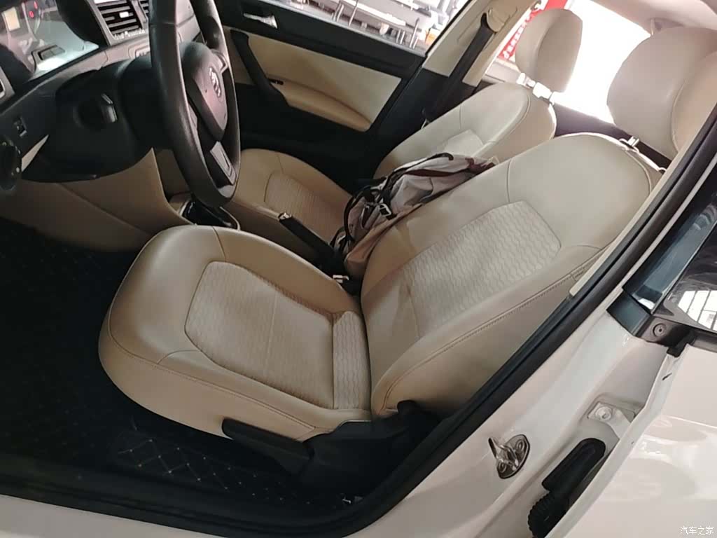 Skoda Rapid, 2015 15