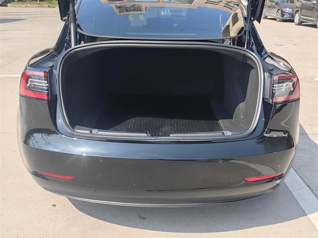 Tesla Model 3, 2023 16