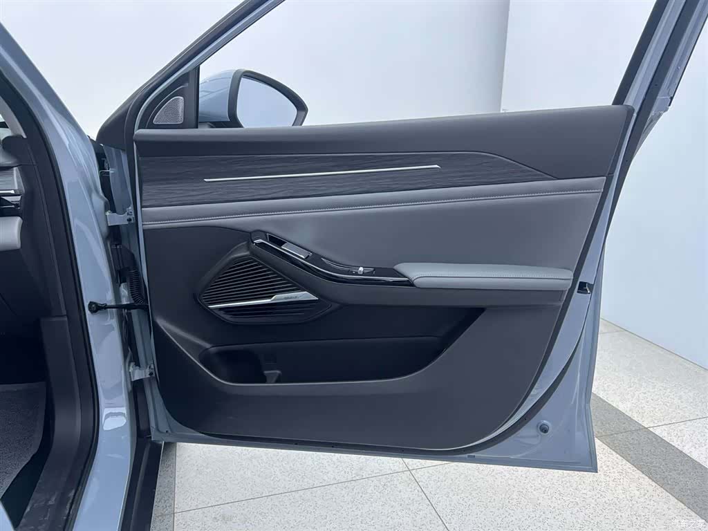 Geely Galaxy L6, 2025 27