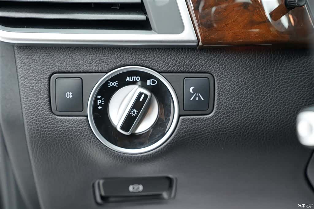 Mercedes-Benz M-Class, 2015 8