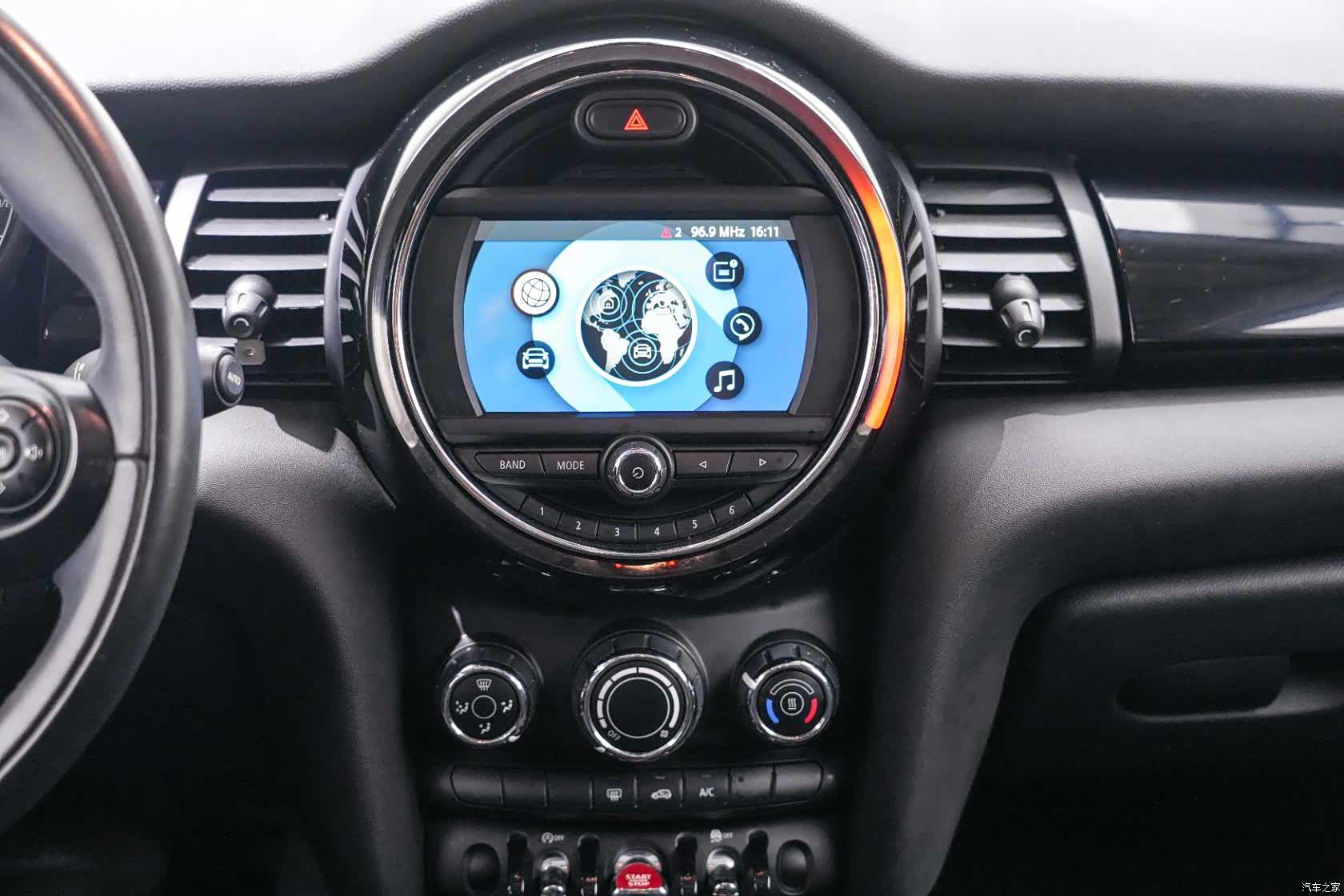 Mini ONE, 2019 15
