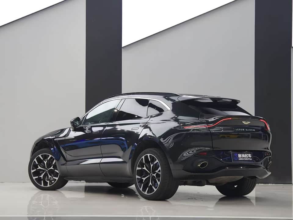 Aston Martin DBX Aston Martin DBX