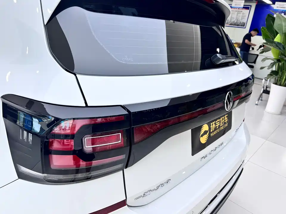Volkswagen Exploring the shadow