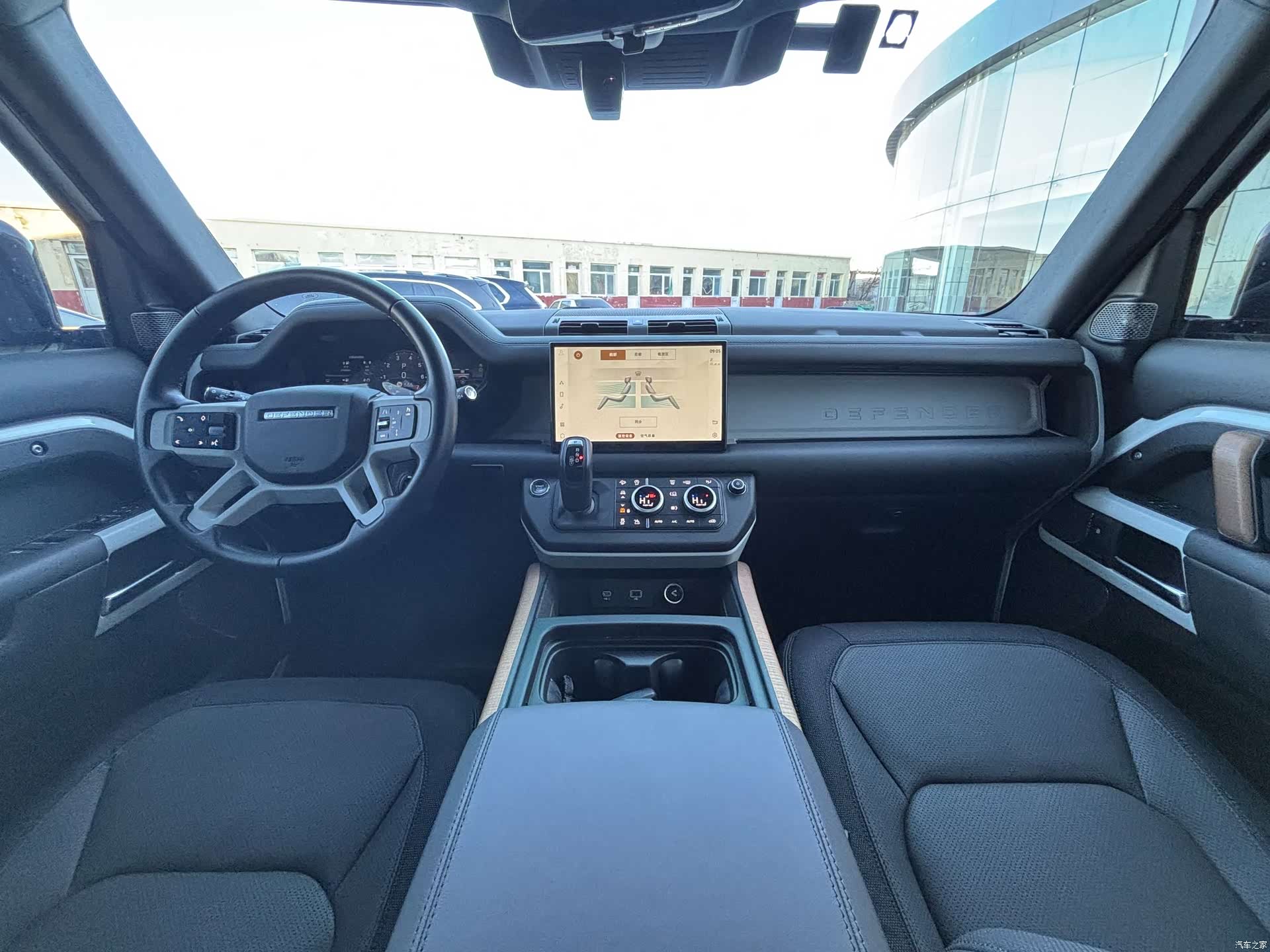 Land Rover Defender, 2023 12