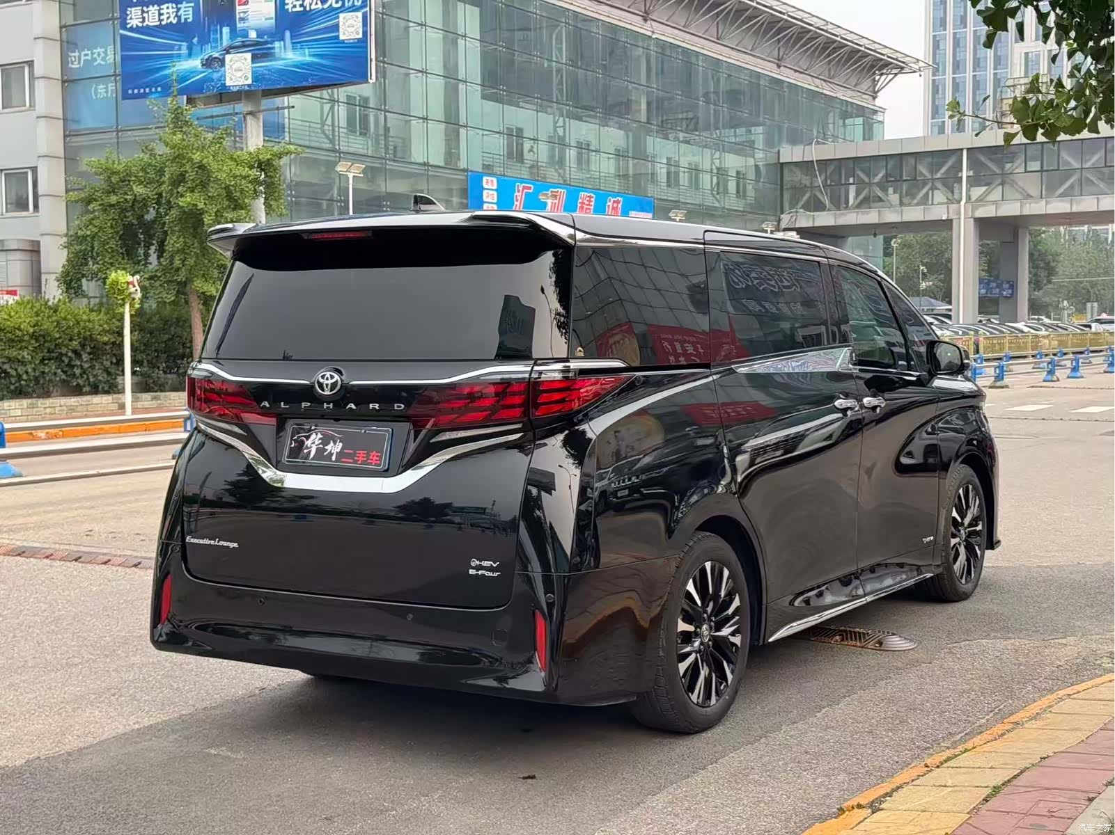 Toyota Alphard, 2024 9