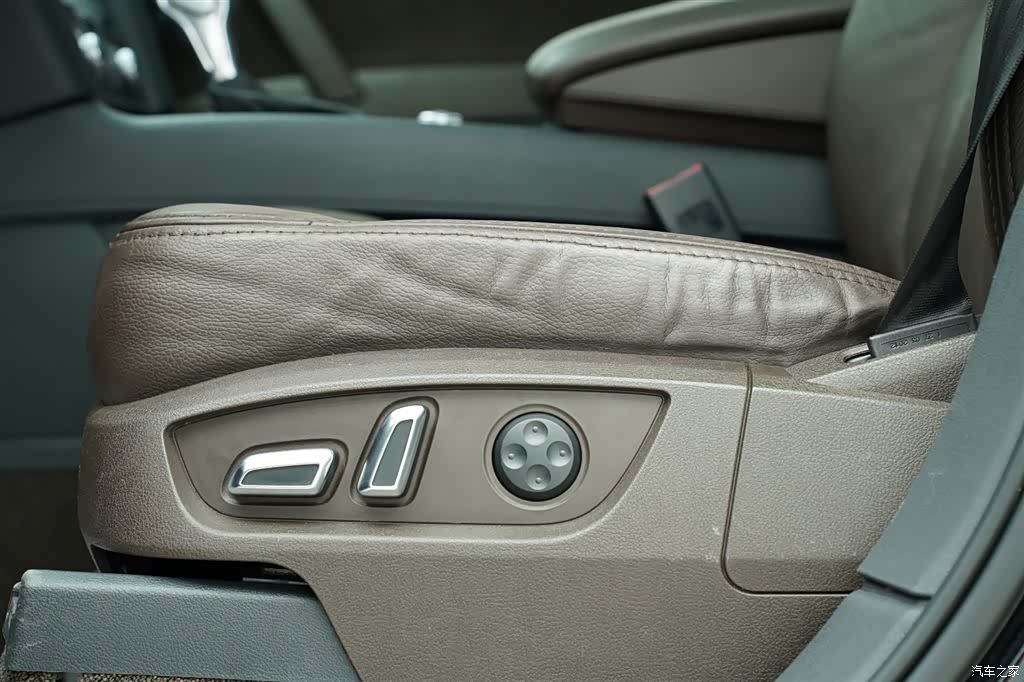 Audi Q7, 2012 11