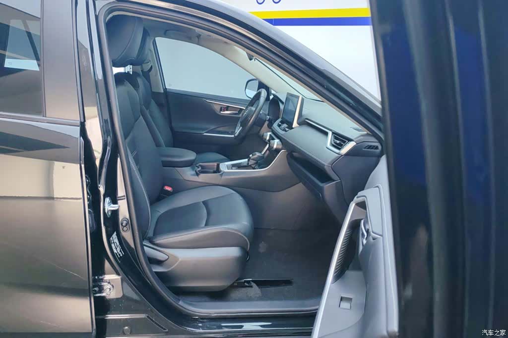 Toyota RAV4, 2023 8