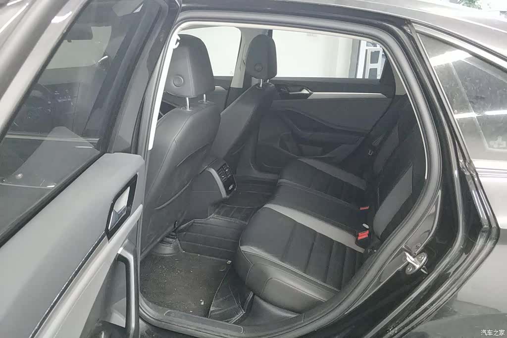 Volkswagen Sagitar, 2020 11