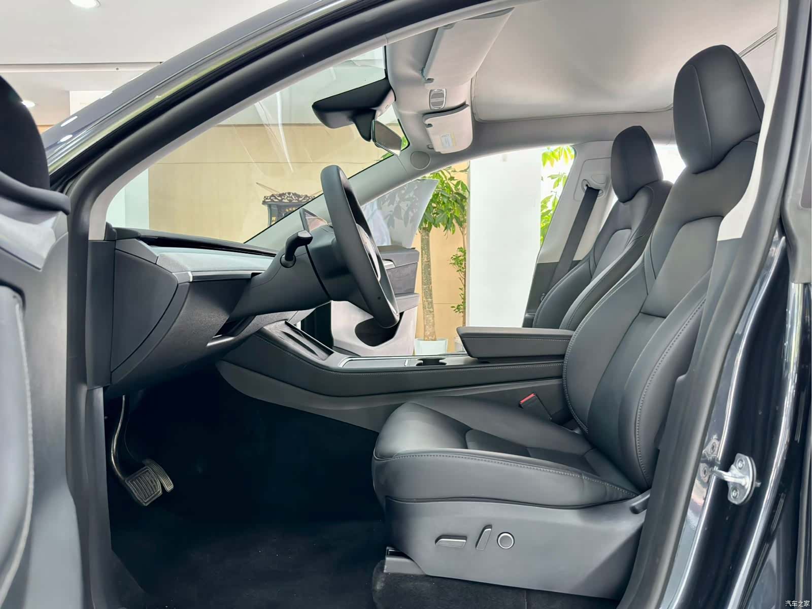 Tesla Model Y, 2024 9
