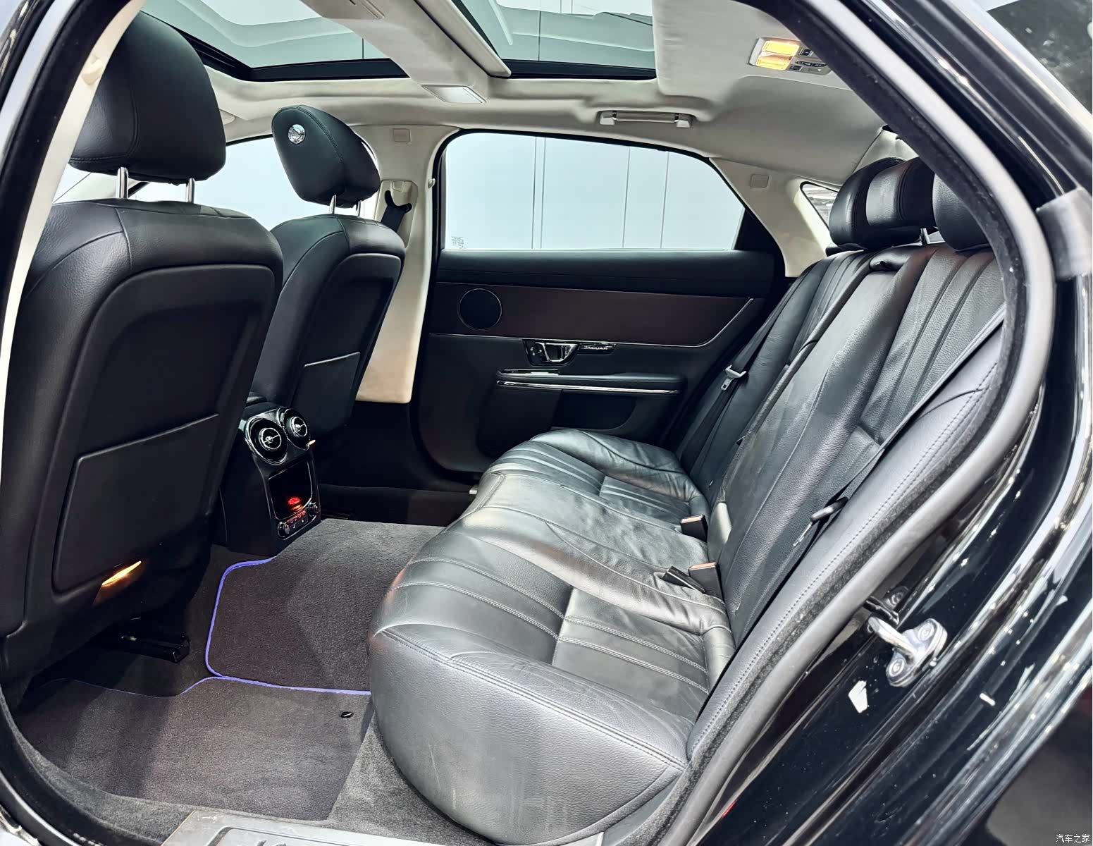 Jaguar XJ, 2016 10