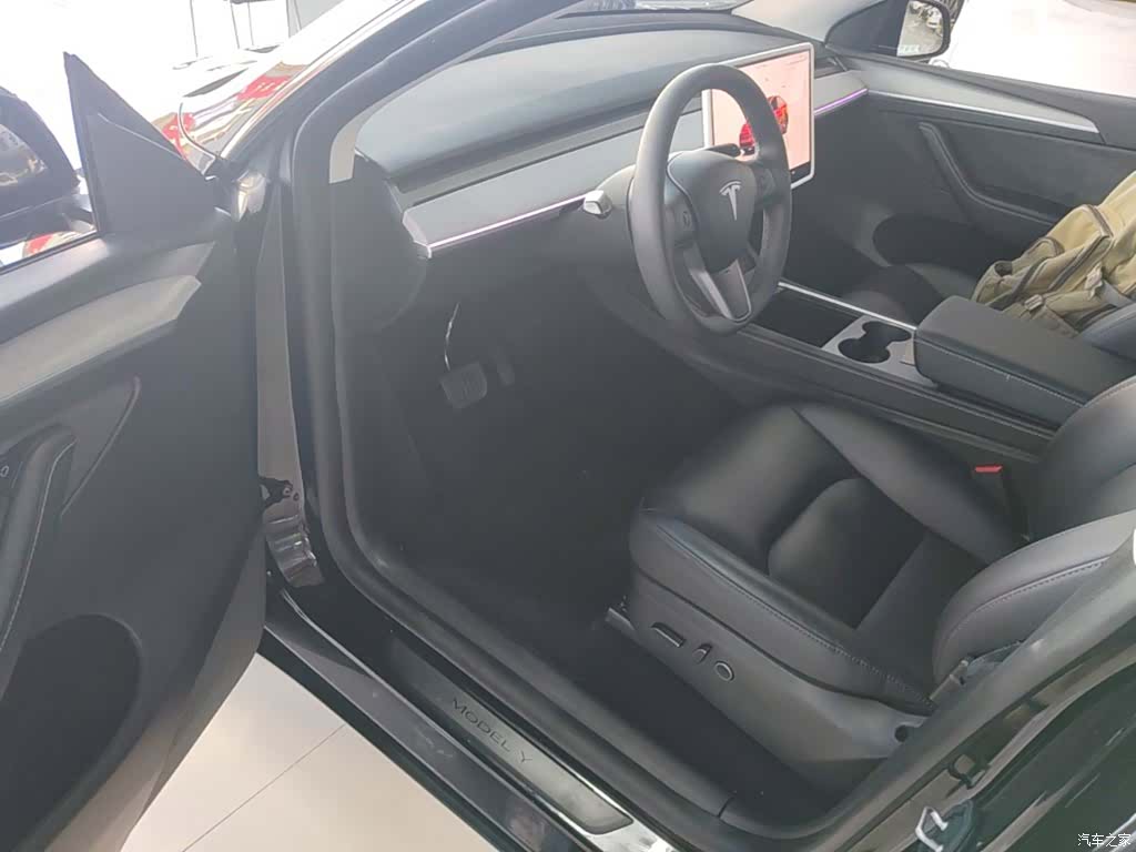 Tesla Model Y, 2024 16