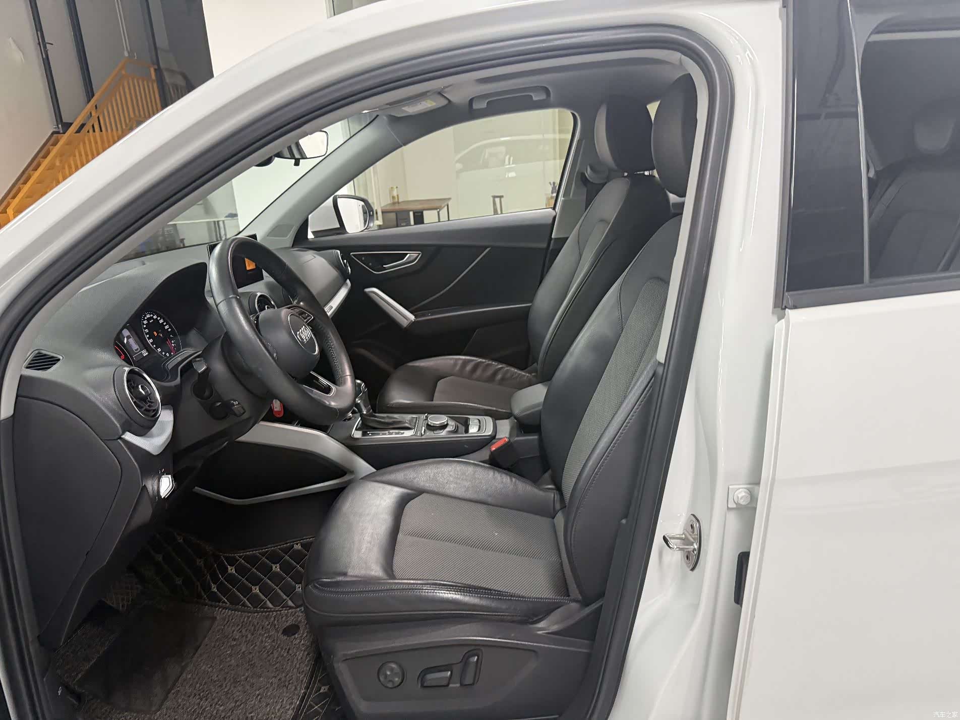 Audi Q2L, 2019 11