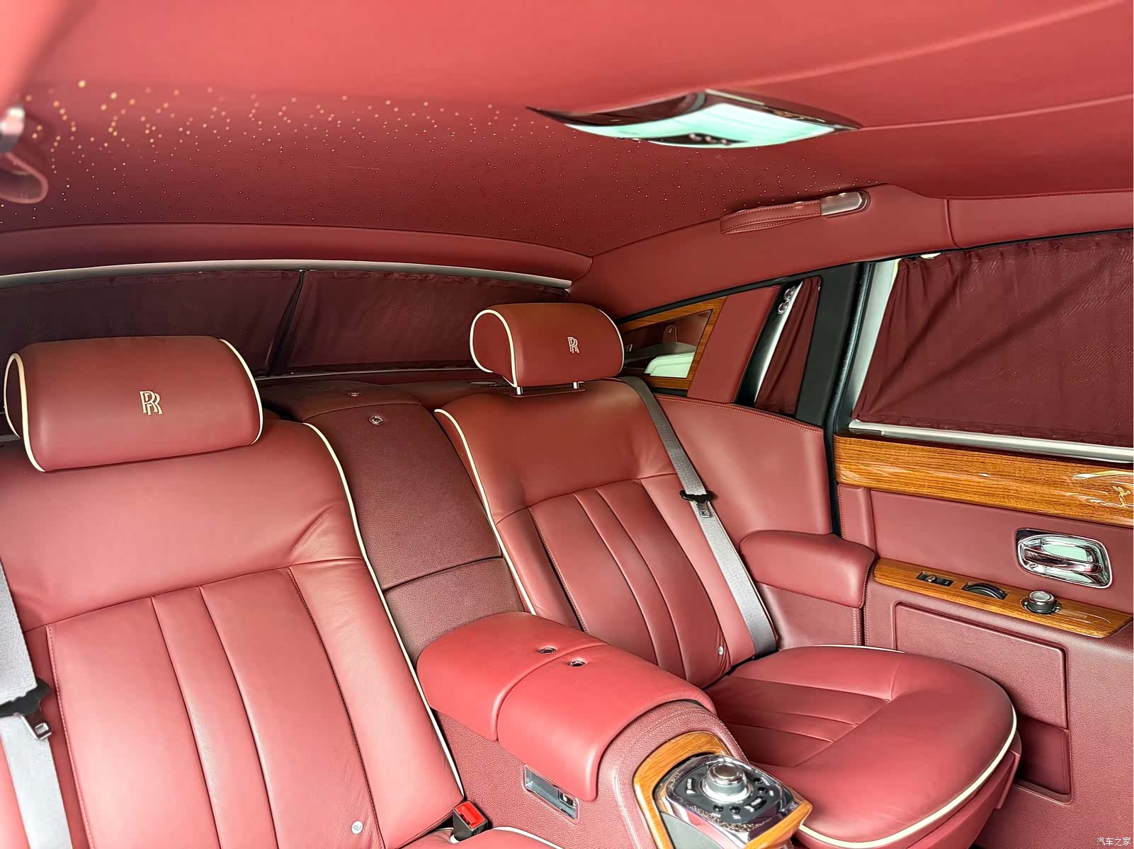 Rolls-Royce Phantom, 2015 15
