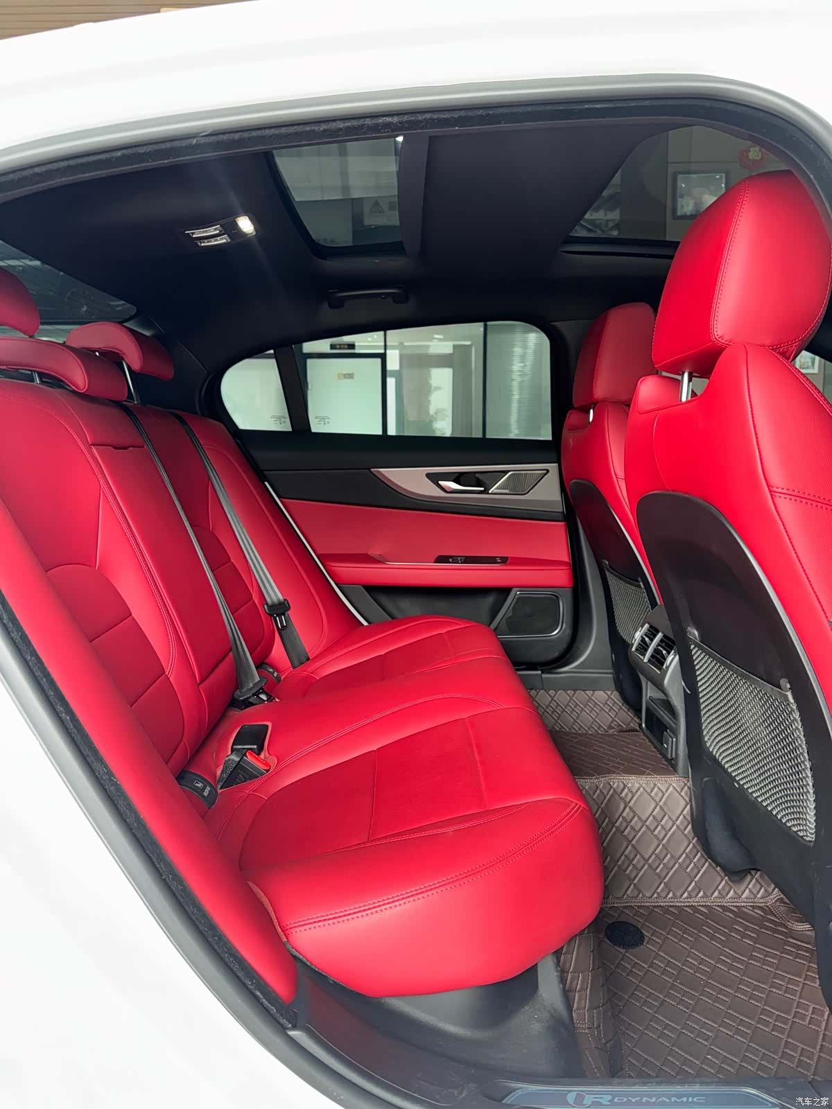 Land Rover XEL, 2024 13