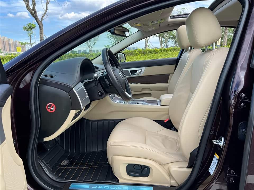 Jaguar XF