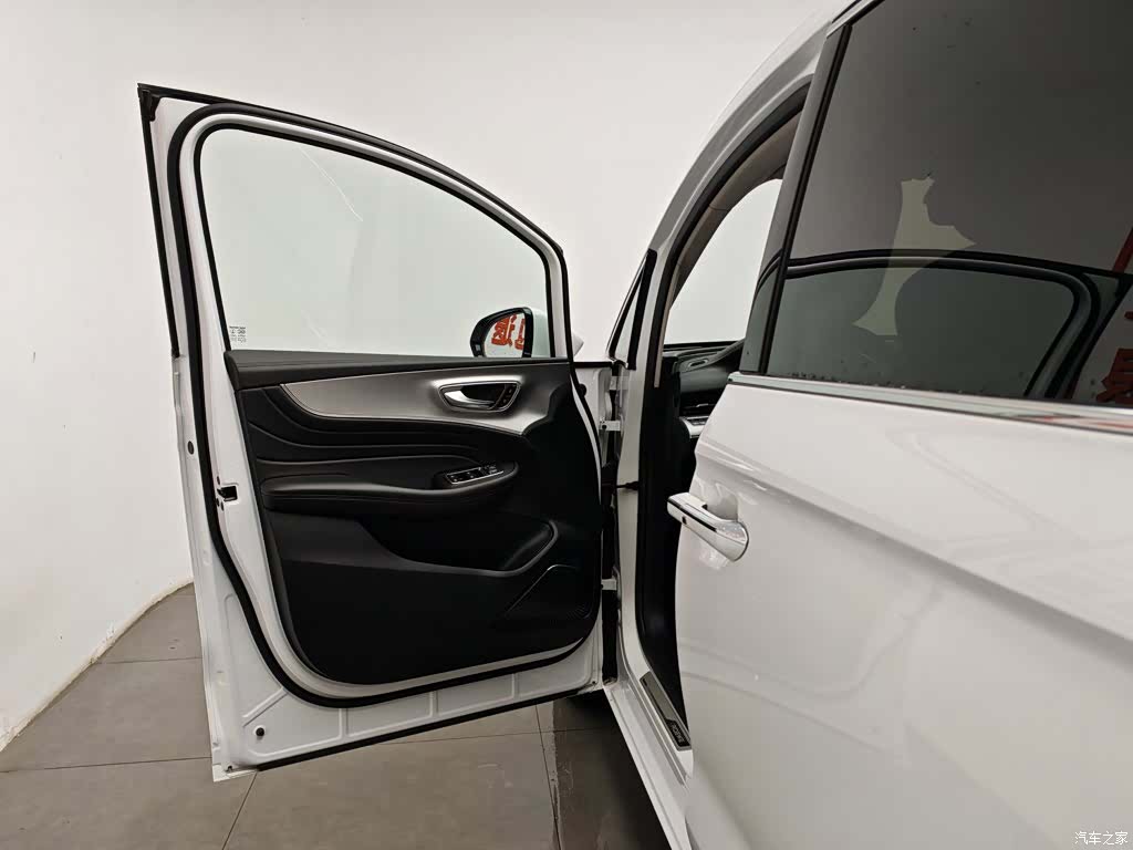 Roewe iMAX8, 2021 8