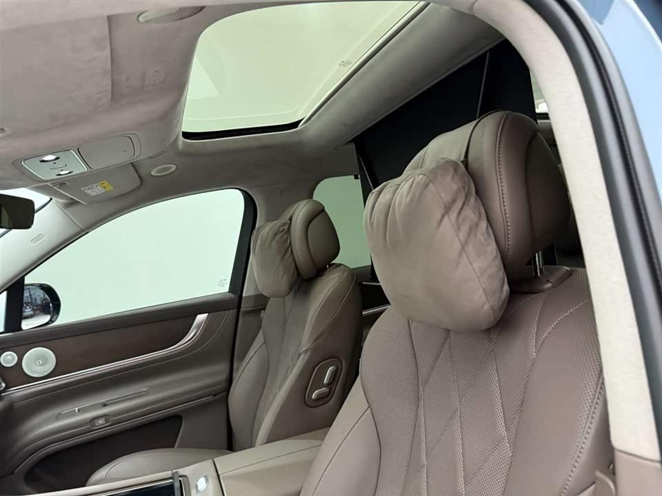 AITO Ask the world M9