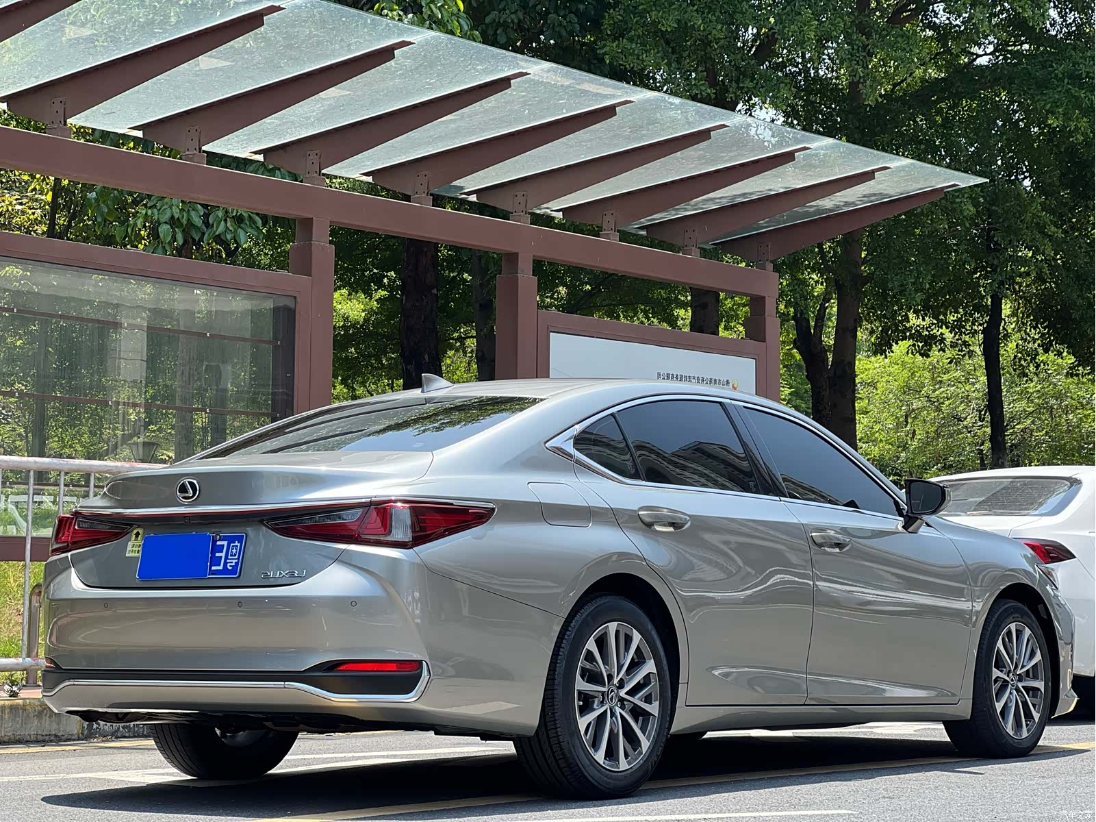 Lexus ES, 2023 25