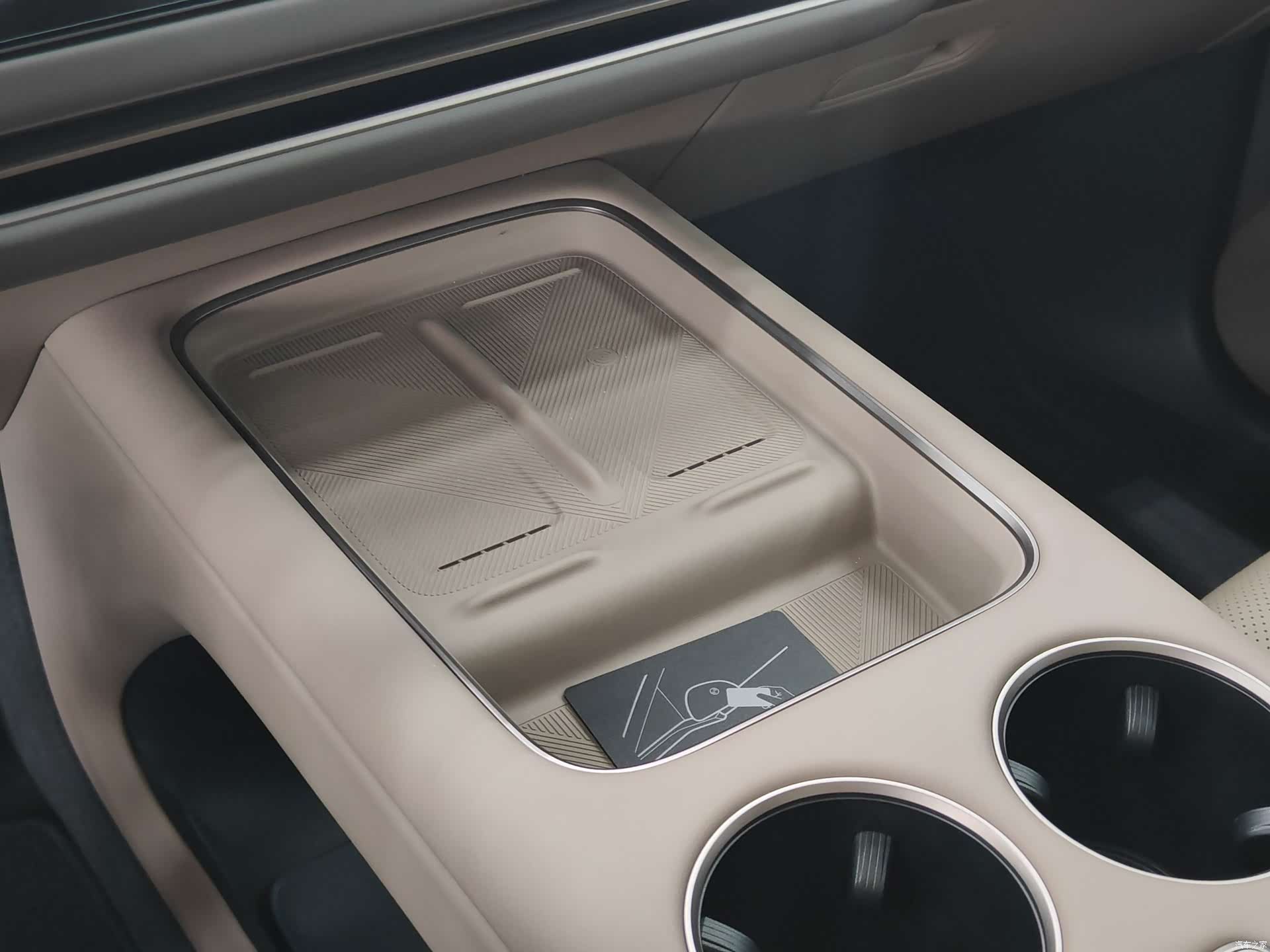 Li Auto i8, 2025 8