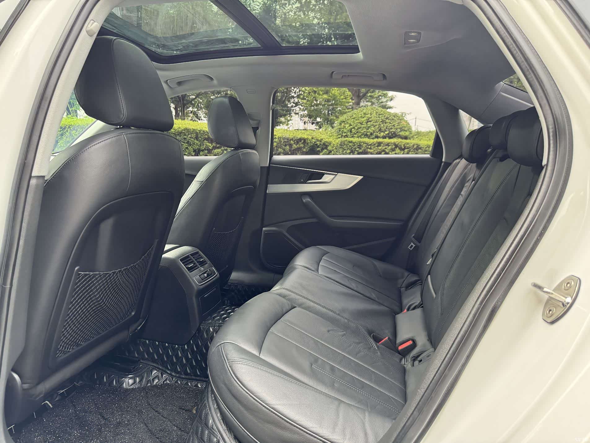 Audi A4L, 2018 все фото