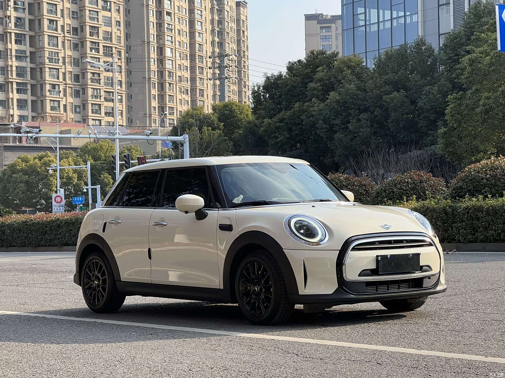 Mini ONE, 2022 3