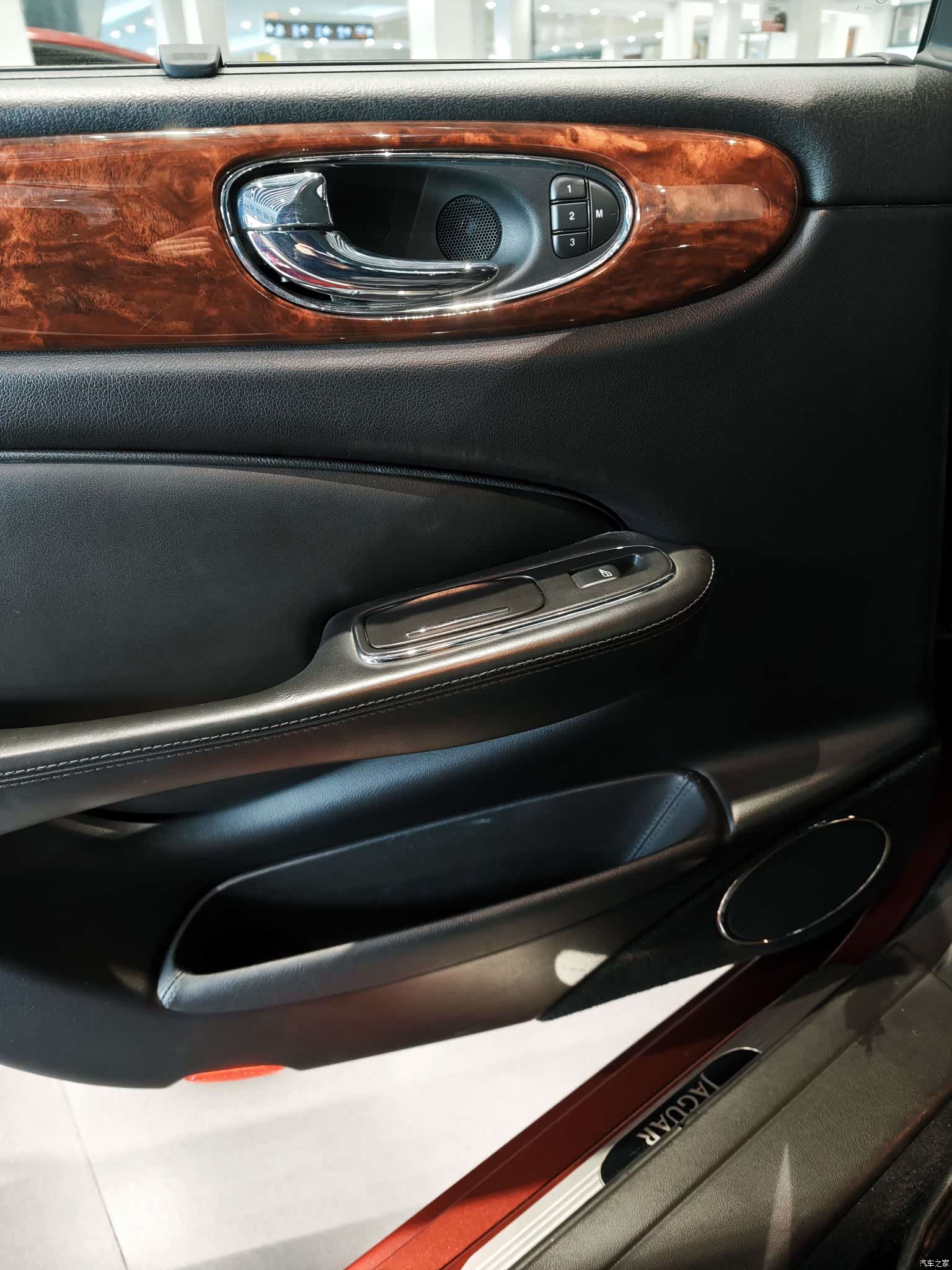 Jaguar XJ, 2009 11