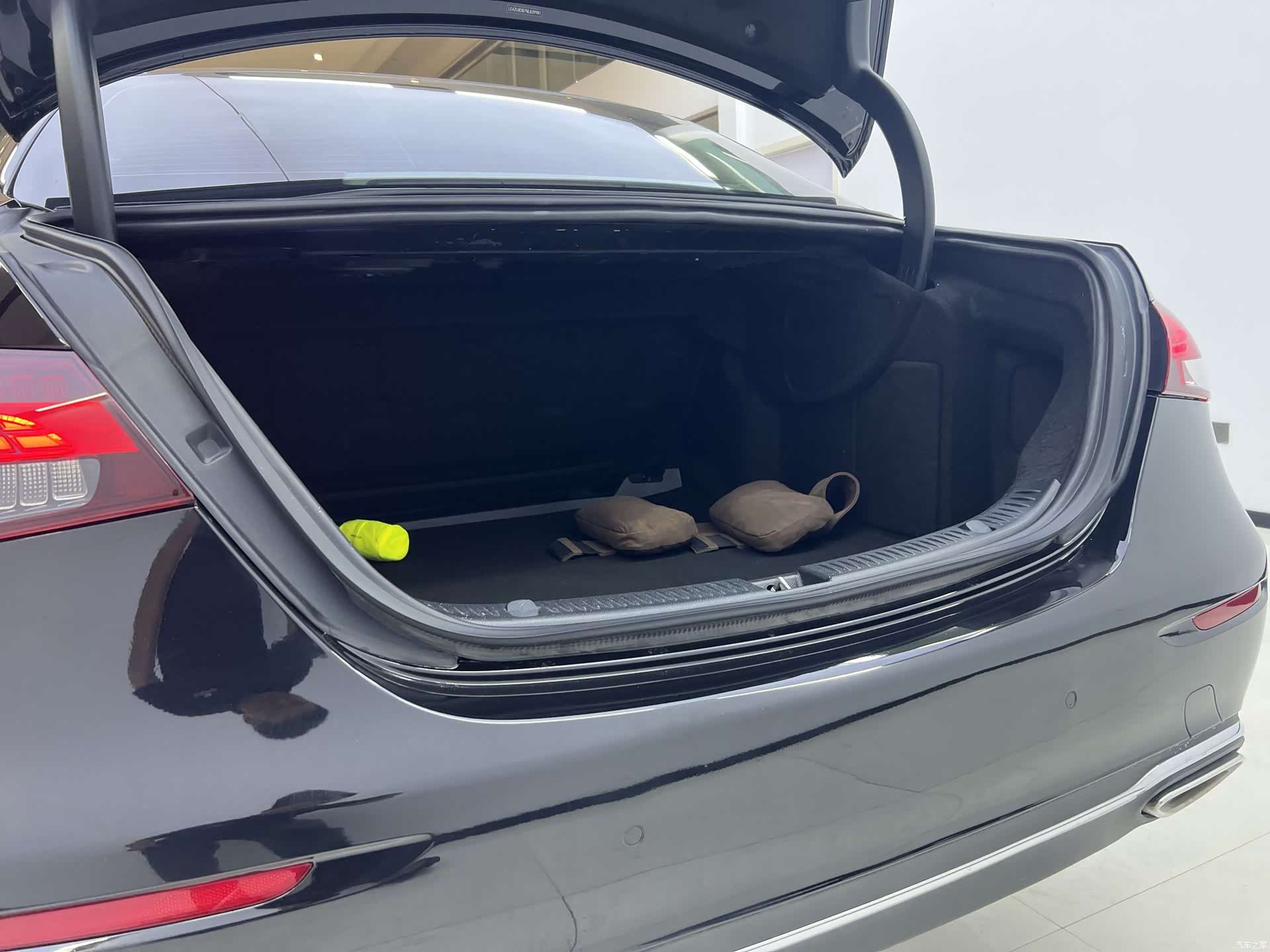 Mercedes-Benz E-Class, 2022 21