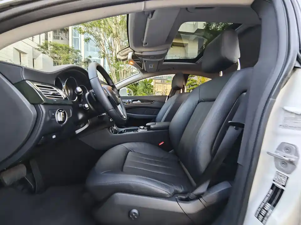 Mercedes-Benz CLS Mercedes-Benz CLS