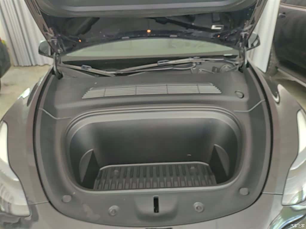 Tesla Model Y, 2023 20