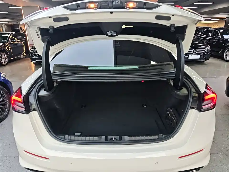 Maserati Ghibli Maserati Ghibli