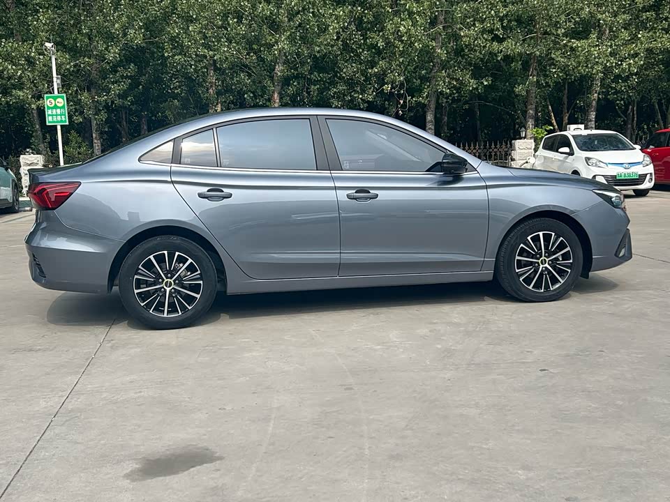 Roewe i5